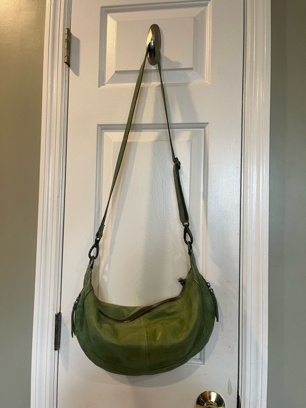 Latico Green Callie Leather Sling Bag Crossbody Bag - Picture 2 of 9